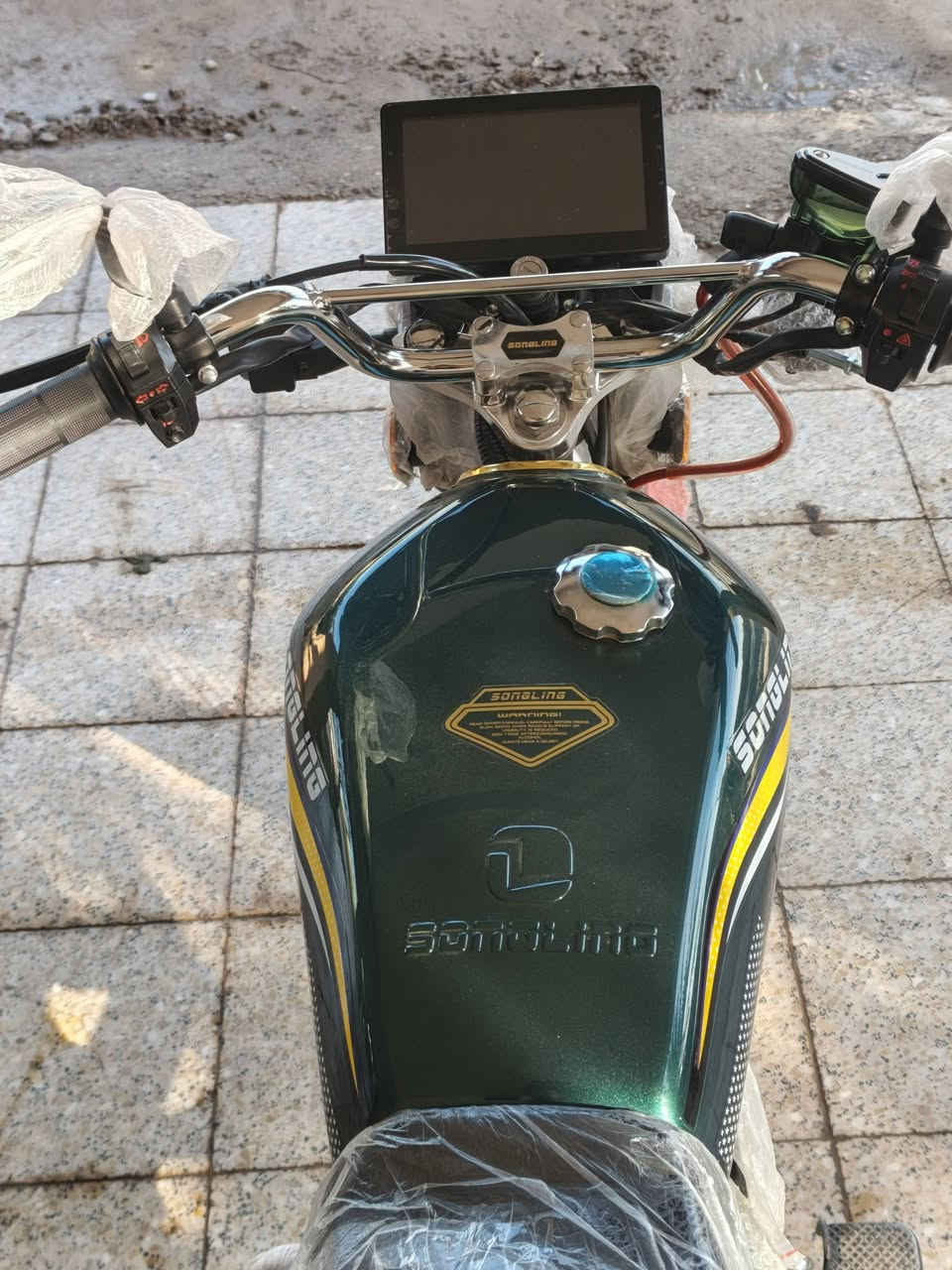 السلام عليكم
ماطور اربعه كير سونلنك ٢٠٢٦ بعدو صفر ماشي ٢٠٠ كيلو صارلو سبوع من مفتوح من الكارتون سعر ٧٥٠ وبي مجال للطيبين مستعجل إلي مو شراي لا تعبني ولا اتعبك موجود خاص وهذا رقمي *********** مكاني حويجة
