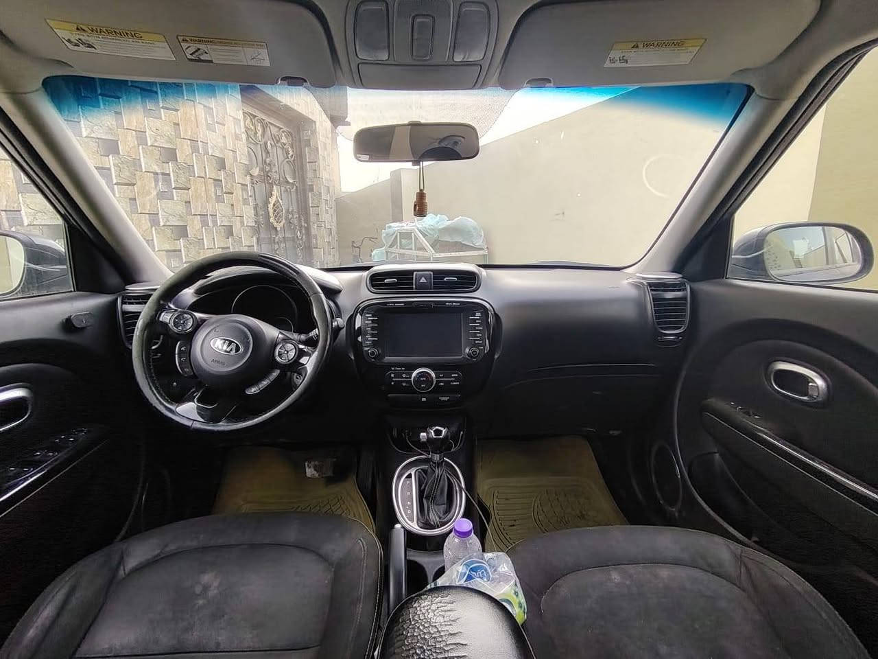 بسم الله الرحمن الرحيم
كيا صول موديل 2015 
حادثها باب وچاملغ خلفي ايمن 
السيارة بيها جراد 
حدادية 50%
مكان السيارة بابل / الحلة 
***********
السعر 95 ورقة وبيها مجال
