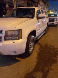 يوكن 2008  اصل ابيض السياره كلين للبيع فقط 07716555546