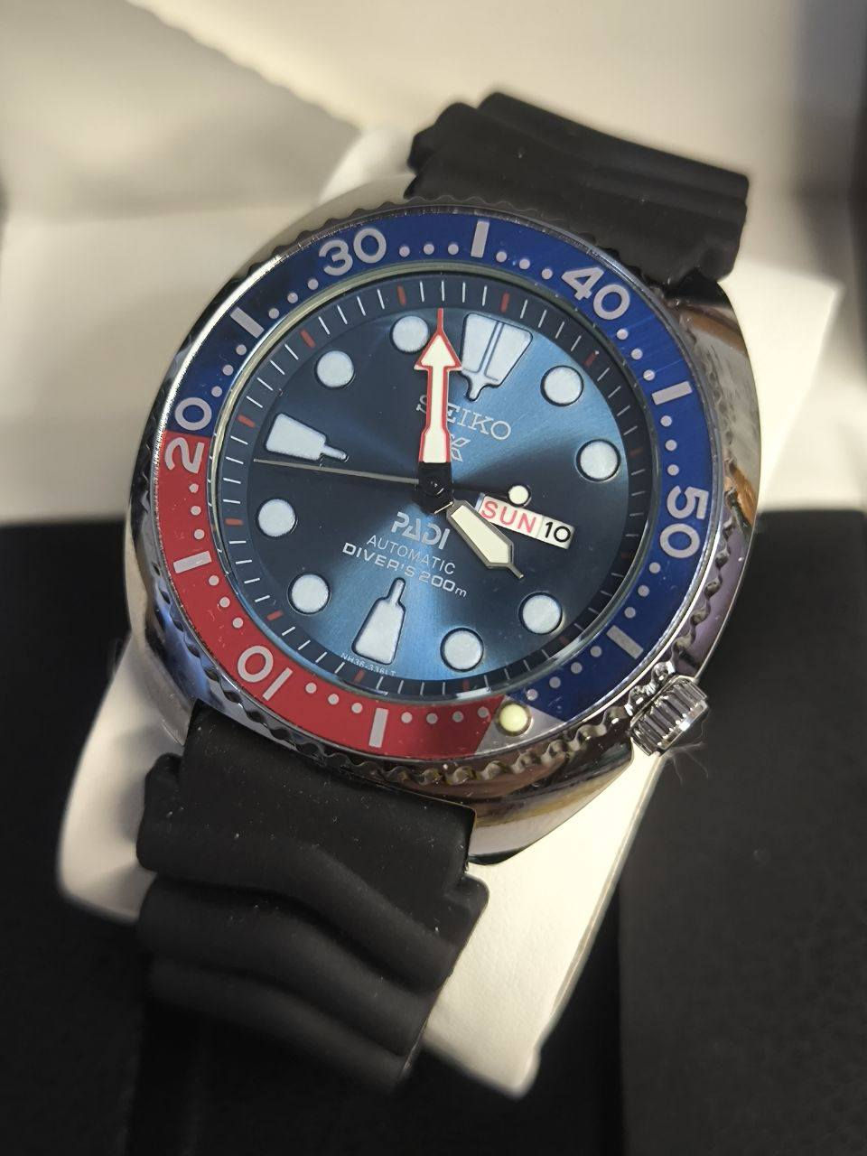 ساعة من ماركة سيكو Seiko Prospex PADI Special Edition ببسي 

تحفة فنية 
مصممة للغواصين واشهرهن
مكينة كوارتز ناعمة نظام ماطور
هيكل ستانلس ستيل مع رنك دوار
ميناء بحري بتدريجة ازرق مميزة مزودة بمنفذ تاريخ شهري واسبوعي 
فول لامينوس اميال وارقام 
زجاج معدني ضد الخدش 
مقاومة ماء وغبار 
سير ربل طبي ضد البكتيريا وتجمع الاوساخ 
القطعة مختمة بالكامل خفر 
وزن ثقيل 

ملاحظة متوفر قطعتين فقط

السعر :- 45 الف ع اول تم
للحجز والاستفسار يرجى مراسلة الصفحه


**إذا كنت صاحب هذا الإعلان وتريد حذفه لأي سبب، رجاءا أرسل رسالة إلى الدعم الفني**