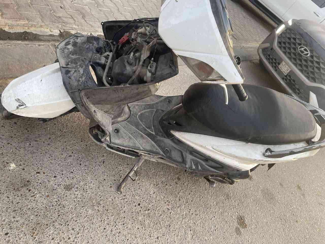 سلام عليكم سكنز فحل كابريتر 
كهربائيات كلها شغاله 
نقصها بجم وترايش مكينه مفتوحه 
وبيها جبنه مالدهن تحتاج تبديل 
سعرها 350 
مكان بلديات 
***********
