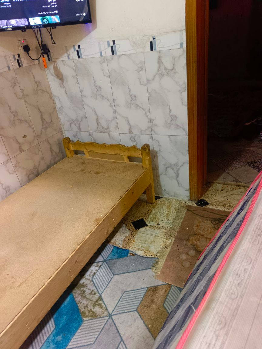 سرير نوم للبيع معه الدوشك طبي نضيف ولسرير كذالك للاستفسار ***********
