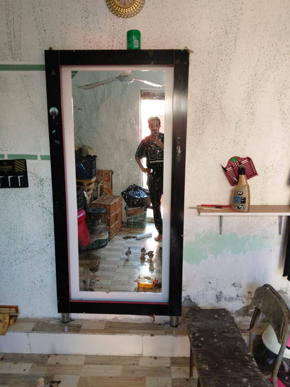 غراض حلاقه للبيع مصطبه مرايه وميز وكراسي عدد ٦ العنوان أبو رمانه السعر خاص أو واتساب ***********
