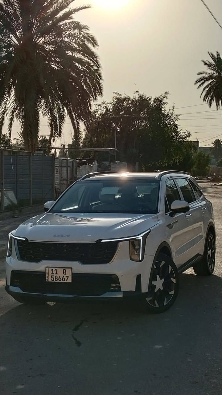 سلام عليكم للبيع سورنتو مديل ٢٤ ضمان الدوليه وداخله بلضمان امغلفه ppfحمايه جميع اجزاء السياره كفاله عامه صبغ وبار وتبديل وشخوط رقم بغداد بسمي ماشيه ٢٤ فول ١/١ 
فور اكس 
خمس كامرات
كراسي تدفئه وتبريد 
ويل 20
  بانوراما
جنطه كهرباء
وباقي الموصفات الفول باب اول 
السعر ٣٤٠ وبيها مجال قليل وماكو هيج سعر الفور اكس الفول 
***********
