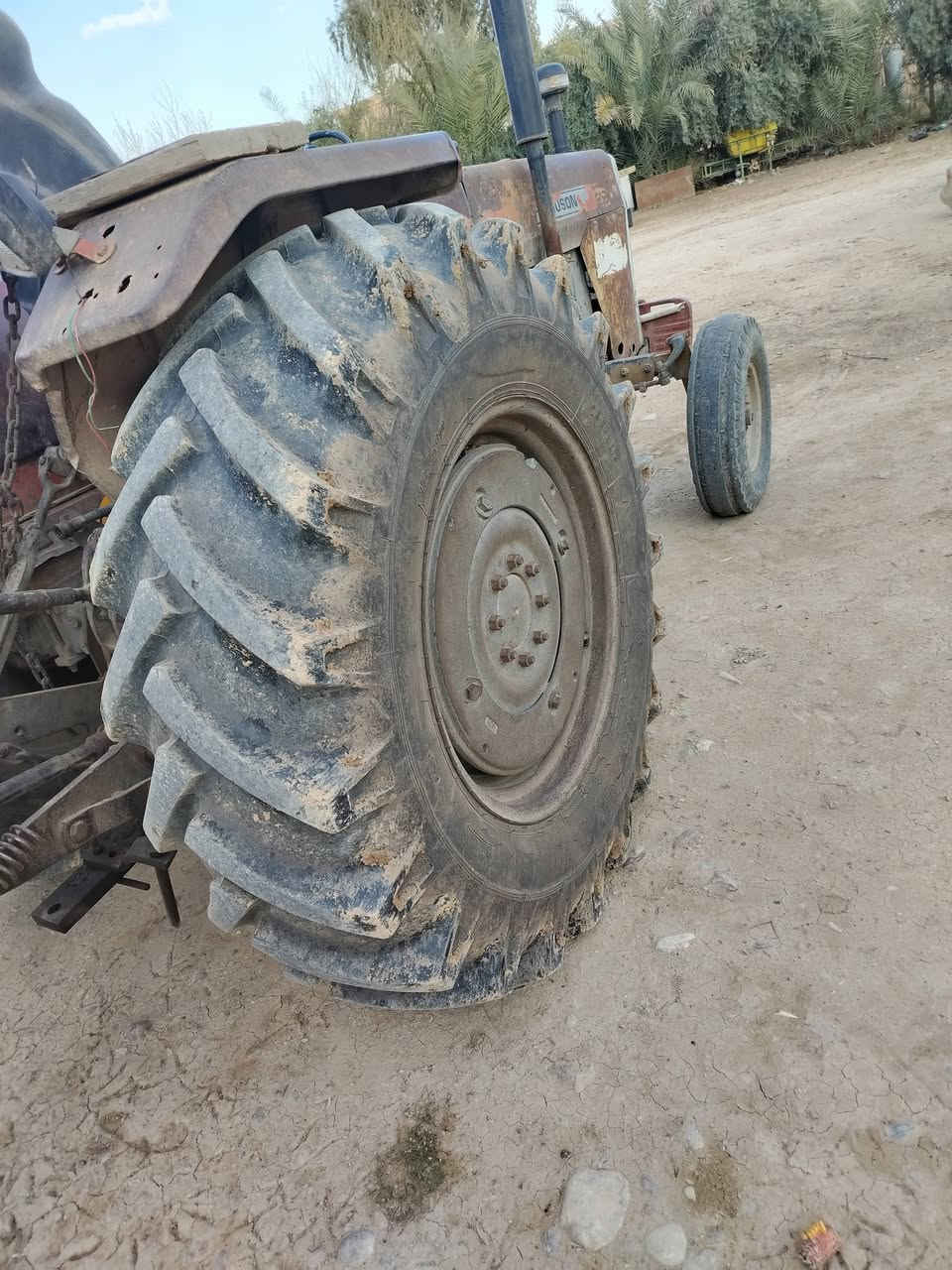 تركتر فوركسن للبيع محركه نضيف تواير اربعه جداد صدر نضيف كهربائيات شغاله
حجم 290 موديل 81 
وصل 8 ونص ومعروض ب 10 
***********
برزان الراوي الراوي 
ادمن وافق عل منشور
