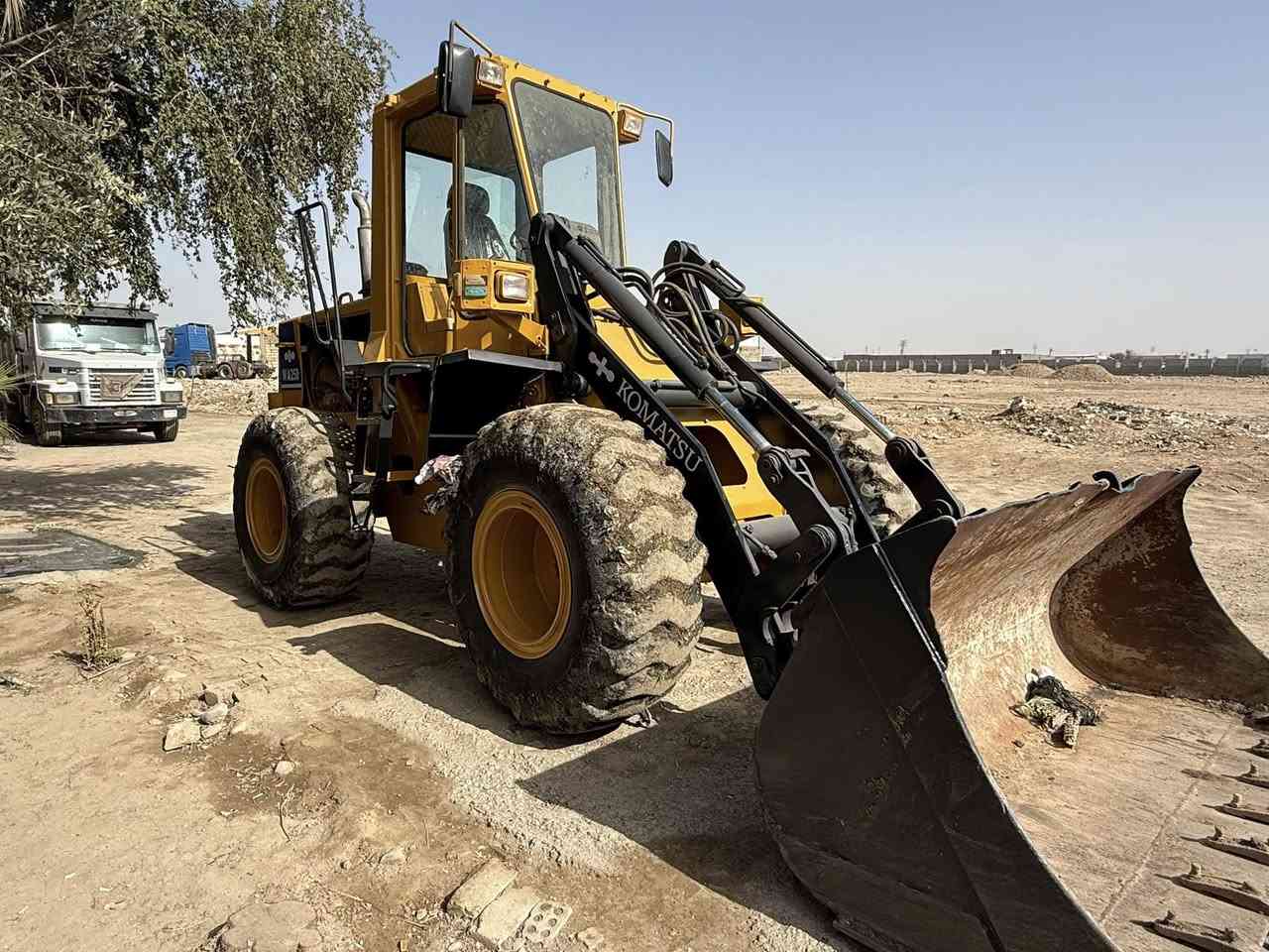 شفل كوماتسو حجم  250 بي ضعف قليل بل مضخات بدون اورق مكفوال من السرق والعشار سعر 130ورق رقم الهاتف ***********
