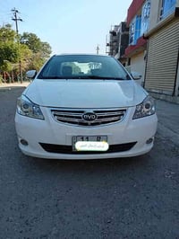 للبيع بي واي دي رقم بغداد انكليزي الجديد ٢٠١٤ سيارة جديده مابيه اي نقص...