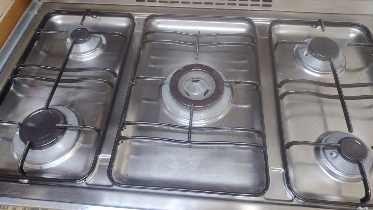 سلام عليكم بوفيه نجاره جديده طباخ مستخدم للبيع السعر خاص ***********
