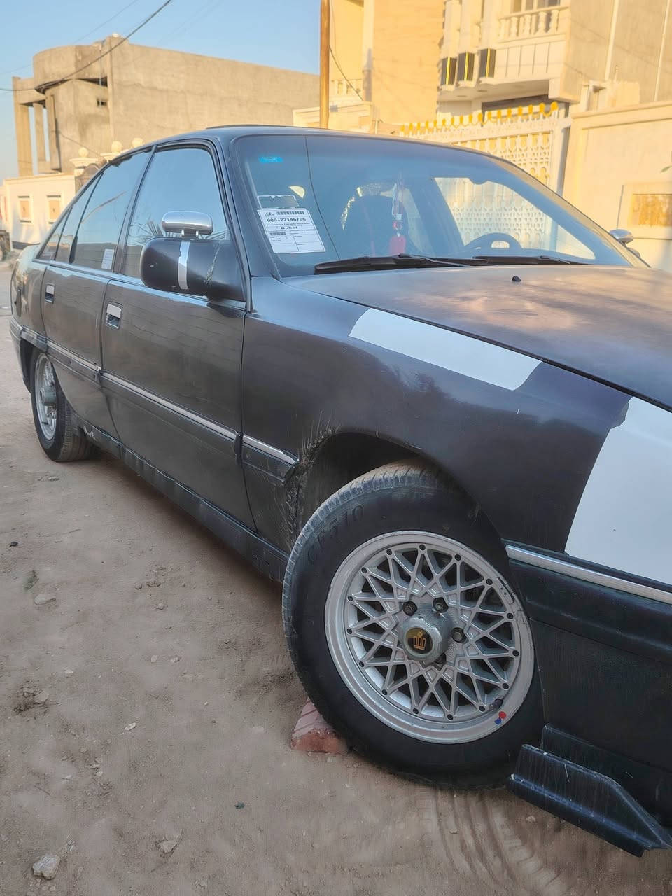 سيارة اوبل اوميكا موديل ١٩٩٣ كير محرك حجم ٢٤٠٠  ترايك يحكم على السيارة تخم تاير باتري جديد هاتف  *********** الانبار  رمادي
