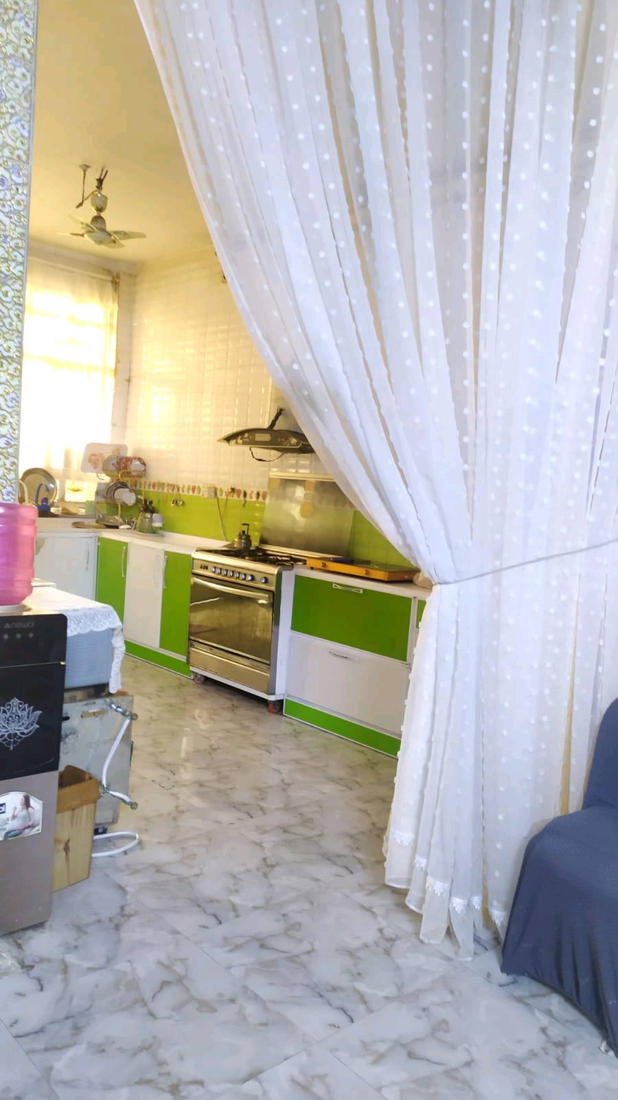 لموقع ممتاز، خلف حسينية الهادي شارع عريض وتبليط

طابوو صرف
للبيع في البكرلي، بيت حديث بمساحة 150 متر مربع، على شارع رئيسي بعرض 20 متر مبلط ، جميع الخدمات متوفرة من ماء، كهرباء، وتبليط المنزل مؤلف من طابق أرضي بتصميم استقبال مفتوح، مطبخ وغرفة نوم في الطابق الثاني غرفتا نوم إضافيتان مع كنيدور، ضمن مجتمع معزول يوفر أمان وخصوصية. تصميم متكامل مع عزل خارجي، واستثمار ذكي بتأجير الطابق الثاني.