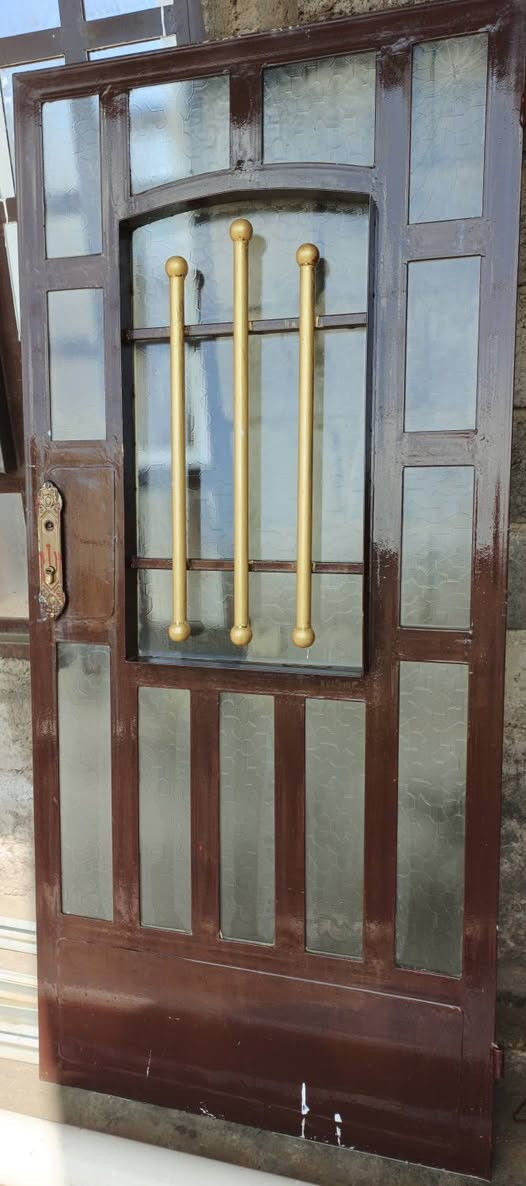 للبيع باب حديد الارتفاع متر و90سم 
والعرض 90 السعر 120وبي مجال قليل مكان بغداد للاتصال ***********
