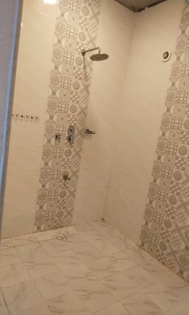 دار للبيع المساحة ٢٠٠متر بناء حديث طابق ونصف مطلوب اسكان تسديد الشهري ٣٥٠ام هليل الثانية للاستفسار على الرقم ***********
