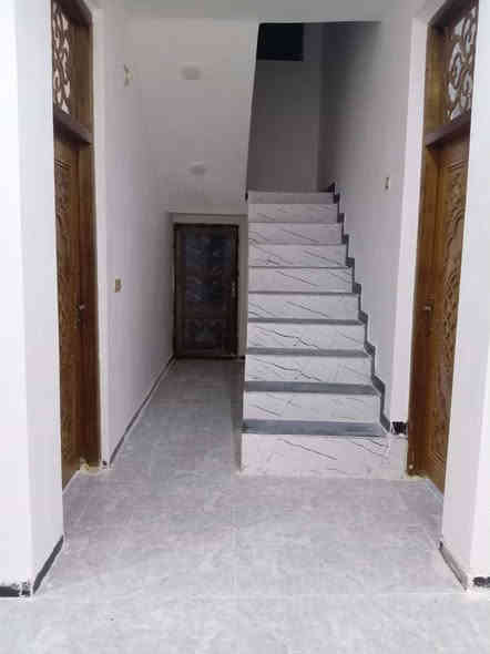 على بركة الله يوجد بيت ركن 200م للبيع غرفتين نوم صاله استقبال مطبخ حار وبارد مجموعة صحية داخليه وخارجيه بيت جديد ستوه كمل بناء درجة اولى حي اور الثانية ركن مقابيله حديقة 
الفرع إلي يم انور ابو المطعم 
الاتصال على الرقم ***********
