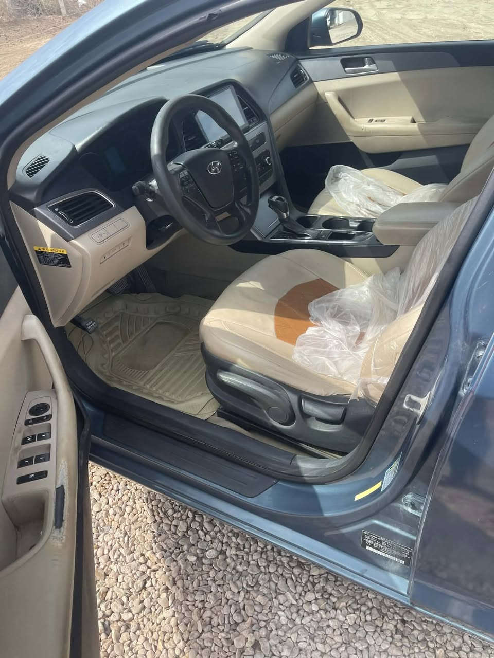 السلام عليكم 

سوناته 2015 امريكي رقم كربلاء الدولي وكاله مداور 

حاضر  جاهزه من حداديه تبريد تخم تاير لايت زنون 

سونار مرفق بالمنشور جاهزه ما نقصه كلشي 

مكان السياره الحله الحمزه الغربي109 وبيها  مجال قليل جدا

للستفسار *********** ال مو شراي لا يتصل
