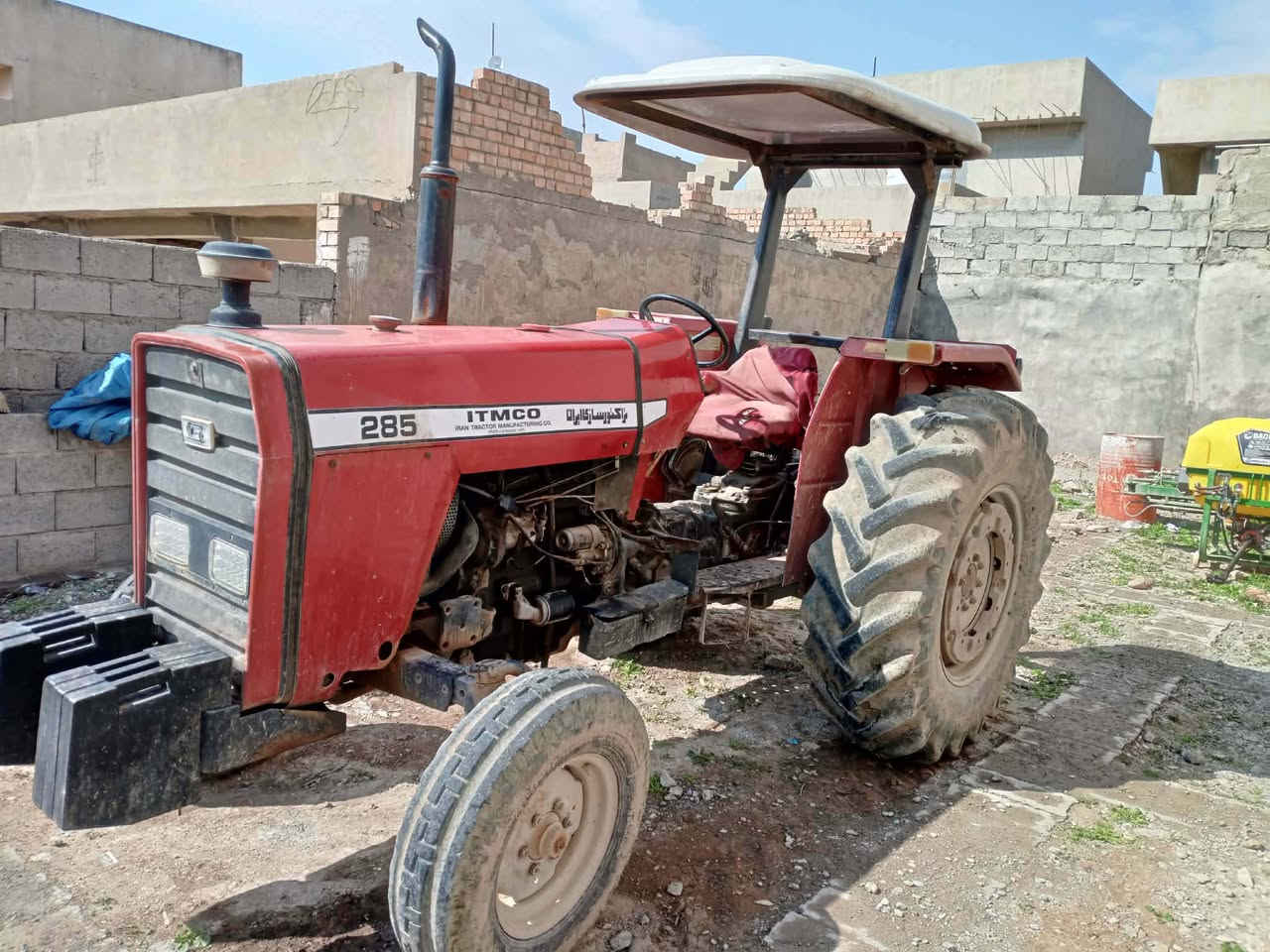 ئەم تەلەکتەرە بو فروشتن مالی دوستە مودیلی 2012 رەقم سلیمانیە
سەنویویە تاعیمیر ە بخوغاری نیەبەشەرتی هەموو شتیک بەس بودی سبوغە خوم سوبغەم کرد تەسویرم لەیە 
شیوین پردی
رەقم ***********
سعر ٦٨وەرقە مجالی بریانی تیە
