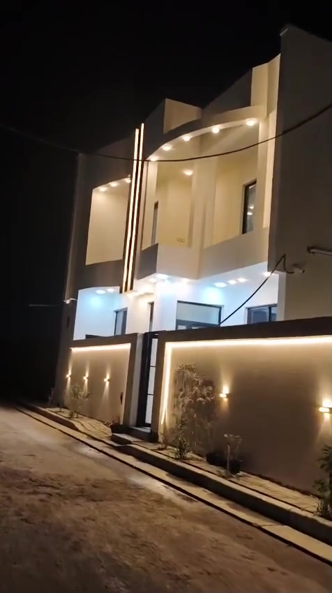 البيت للبيع ركن بني منصور... شارع العلم  طابو ملك  صرف.. قريب ع مدارس ومؤسسات حكومية كهرباء وماء ومجاري موقع ممتاز تجاري مقابيل حديقة
مساحة الكي 300
مساحة البناء 160
4 غرافه مساحة غرفة 6*4
مع غرفة سويت 
ديوان والاستقبال ومطبخ بارد وحار خارجي وحمامات 4 مع حديقة وكراج ومحل 
البيت البناء سنه 2025.... السعر 300 مليون
درجة الاولي في اي بي كل شغل زين متعوب عليه طابقين كامل مكمل للاستفسار الاتصال على الارقام
***********
***********
