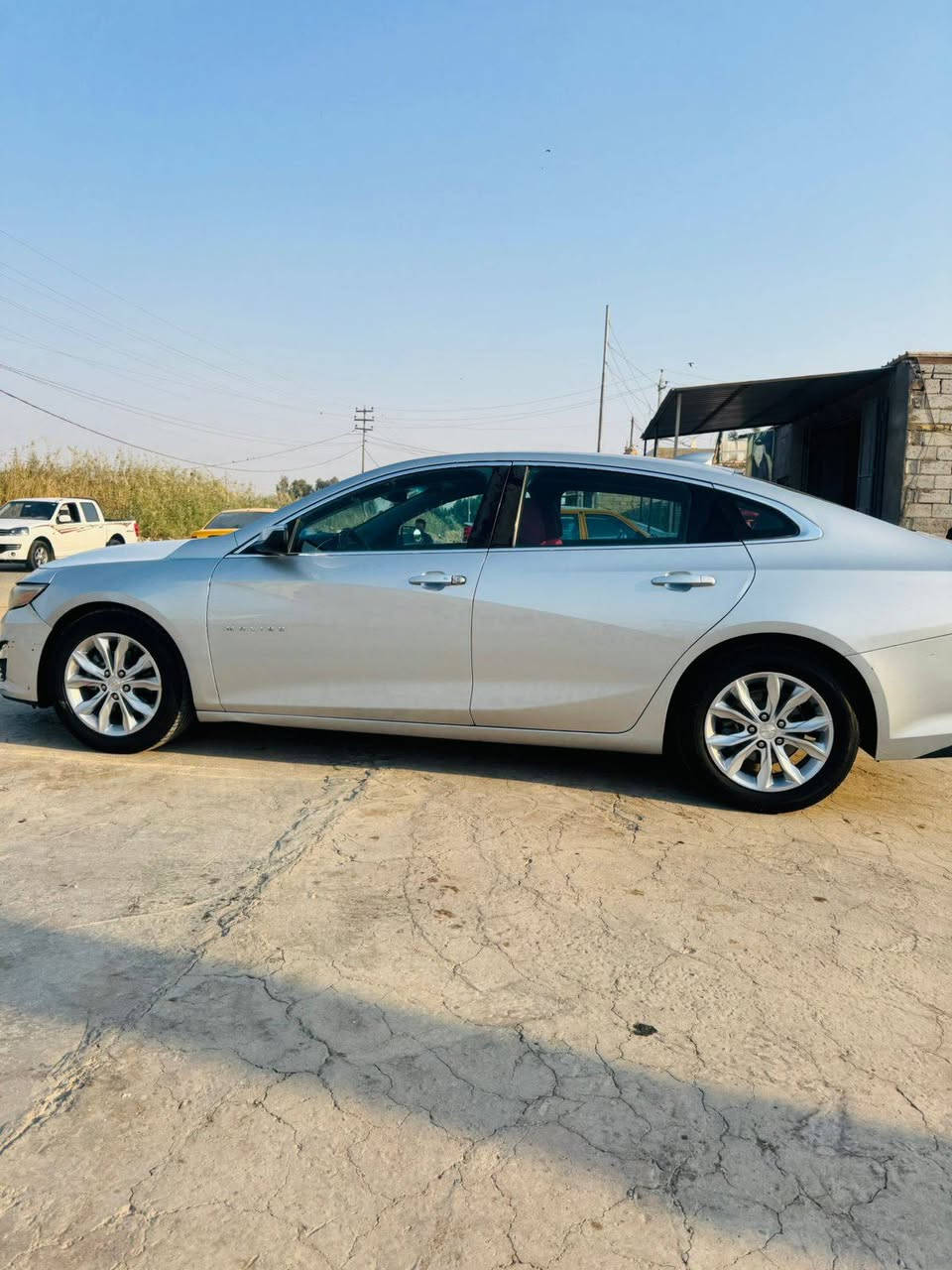 للبيع سياره ماليبو 
موديل 2020
فئه lt
رقم قادسيه السياره جاهزه من كلشي مكينه كير مكفول 
تبريد ثلج 
مواصفاتها 
زنون 
لد امامي خلفي 
كامره خلفيه 
تحكم ستيرن جهتين 
كروز سرعه  
كشن كهرباء 
جلد 
3بصمات 
تشغل عن بعد 
السياره كلش حلوه 
ماشيا 75 ميل
بصمه 
السياره كلش حلوه 
حادثها ناشره وياها  
السياره كامله وجاهزه 
السعرب115 ورقه وبيها مجال للشراي  
مكاني دوانيه الحمزه الشرقي  
للاتصال على الرقم ***********
