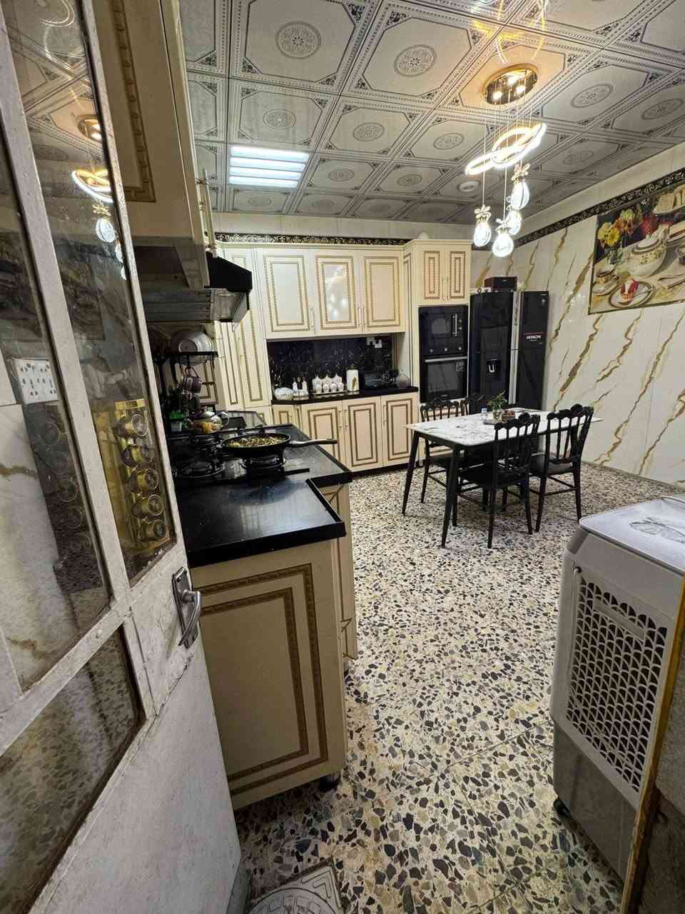 سلام عليكم بيت ١٥٠ متر حي أور قرب جامع الفردوس فرع ملعب الخماسي طابقين غرفتين نوم فوك *********** سعر ٢٧٠
