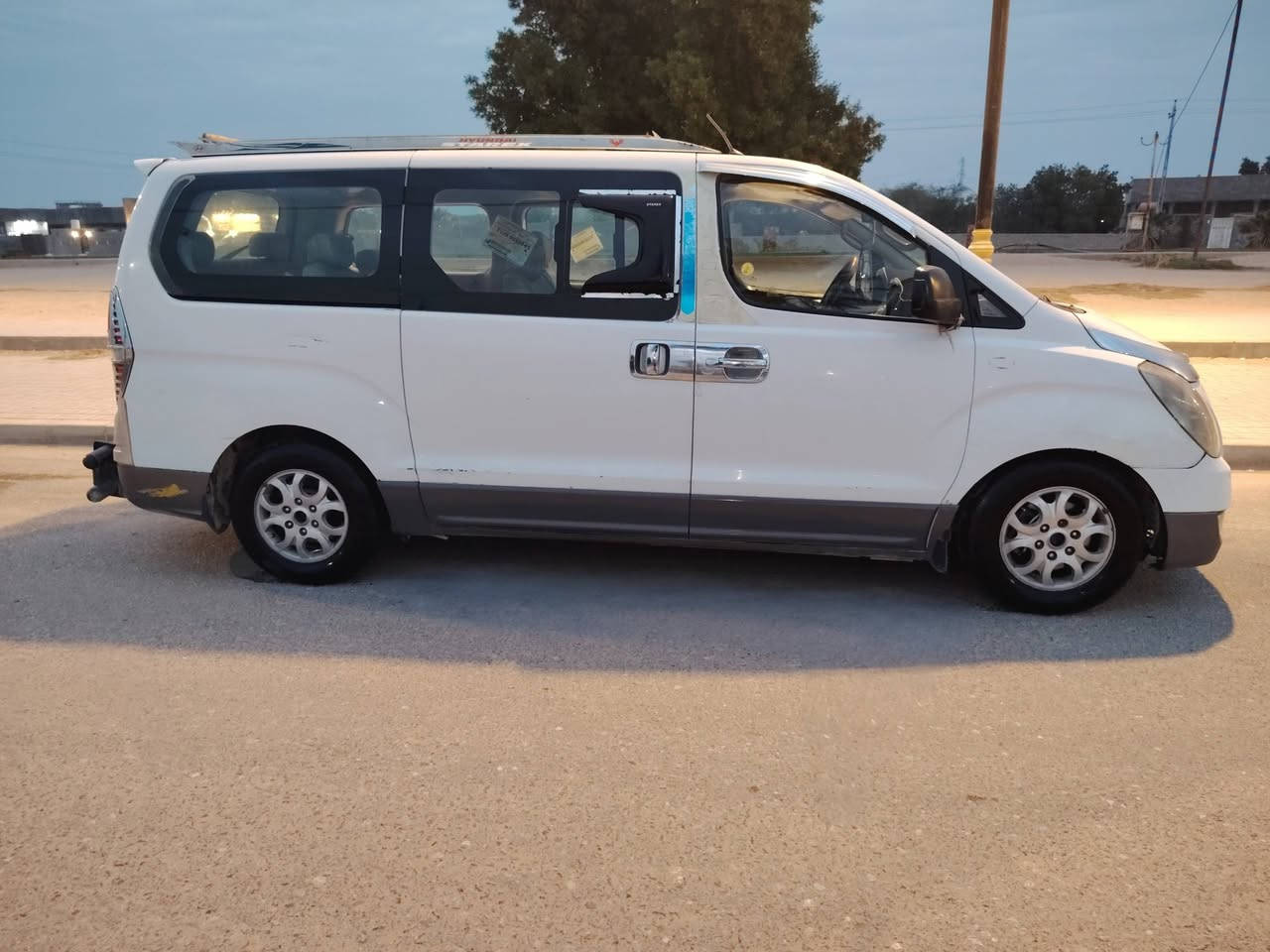 ستاركس 2016 مفتوح ومحور مسكر مكينه سبعه سبلاين  الشكل القديم رقم انكليزي هيئه وبحث وخط مصفره هزه جديده تخم تاير باتري جديد مكفوله السياره  كفاله عامه تجي وشوف بعينك من الضربه والصبغ والتبديل دواخل السياره كريمي  سعر 175 وبيها مجال مكان السياره بصره سفوان  غير متواجد بل فيس هاتف فقط  (هاتف)***********
