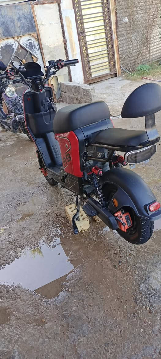 السلام عليكم 
دراجة R9للبيع 
نضيفة كلشي مابيهة 
اخت الجديده 
شحن فول بطاريات فول 🔋
دبل إشارة لايت عالي ناصي رماش 
تجي دبل سويج 
للاستفسار الاتصال على رقم فقط واتساب
***********
