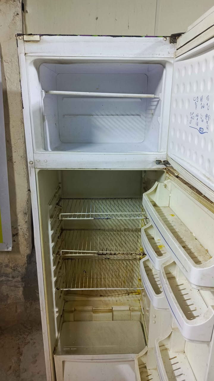 ثلاجة ٢٣ قدم بابين مستخدمة شغالة للبيع كربلاء حي شهداء سيف سعد *********** كربلاء, العراق
