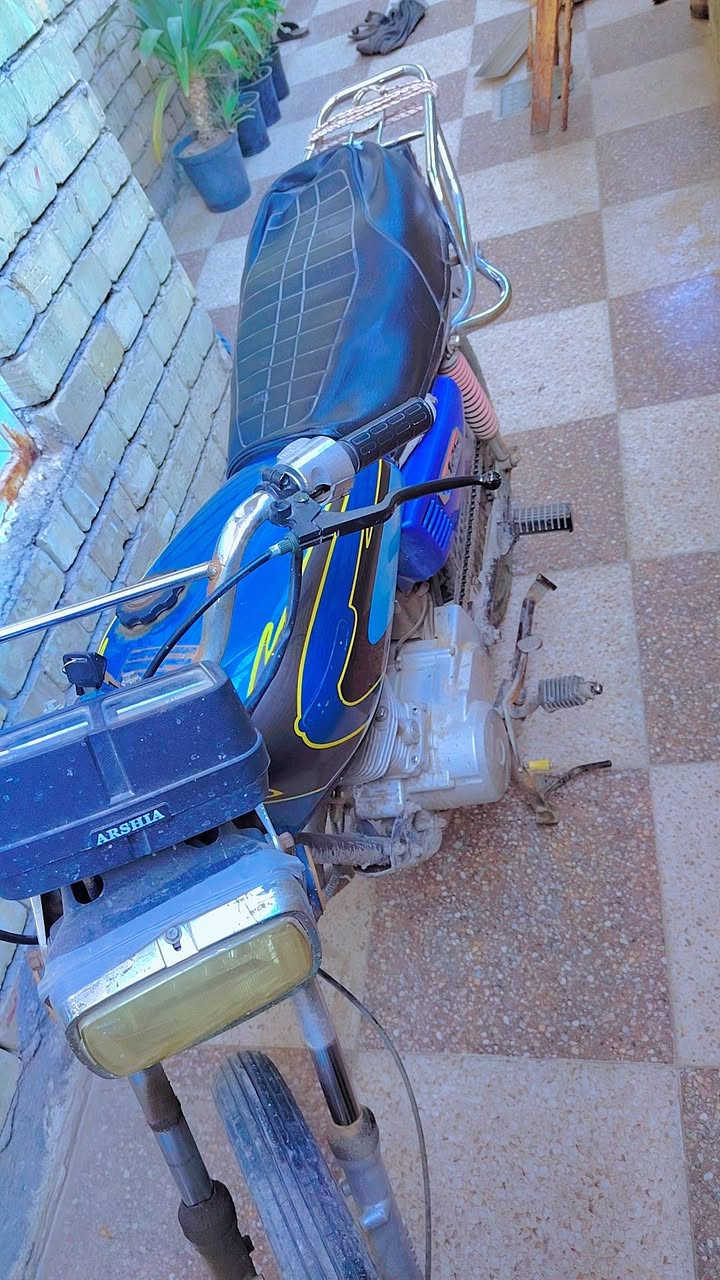 سلام عليكم شباب دراجه نضيفه مكينه مقفله لسعر  350 وبيه مجال المكان واصط الصويره استفسار عن ***********🫴
