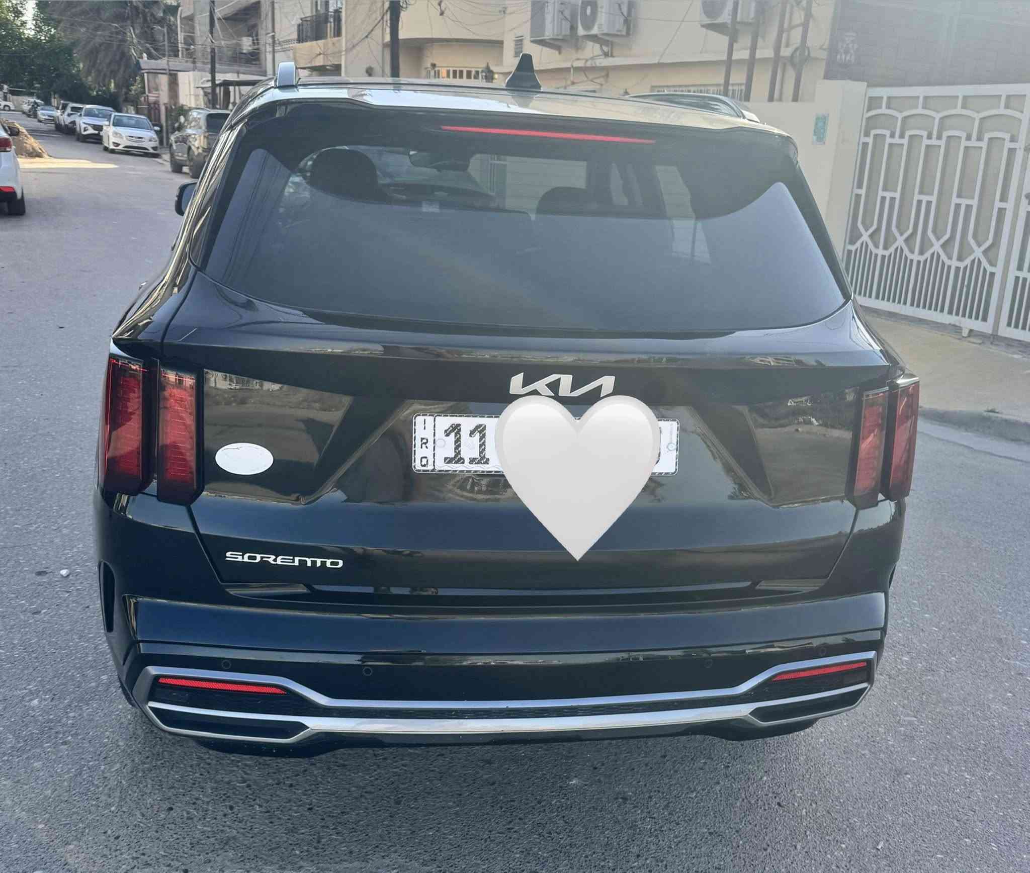 كيا سورنتو  اس ٢٠٢٣ وارد امريكي بنوراما 
مقاعد جلد اسود ملكي 
محرك 4 سلندر 
اللون اسود
العداد -46الف وقابل للزياده
المواصفات
1-كامرات امامية وخلفية
2-داخل اسود 
3-كشن امامي وخلفي كهرباء 
4-تدفئة المقاعد الامامية 
5-شحن هاتف واير ليس 
6-نقاط عمياء 
7-  4 رادارات  
8-ويل 20 بلاك توب 
9-حساسات خلفية ، امامي
10-حساسات جانبية 
11-سستم صوت  بوس 
12-تحديد مسار 
14- بانوراما
15-بصمة تشغيل وابواب 
16-نظام ترحيب خارجي عند الاقتراب من السيارة 
17-بك لايت لد 
18- 4 انظمة قيادة سبورت سمارت ايكو كومفورت 
19-وقوف تلقائي خلفي 
20-وقوف تلقائي امامي 
21-وقوف تلقائي جانبي  
22-سايد بريك بصمة
23-اوتو هولد وقوف ذاتي لفترات قصيرة 
24-تبريد منفصل مناخي  
25-نظام قفل الابواب والزجاج لحماية الاطفال 
26-نظام نزول المنحدرات 
27-نظام ملاحة GPS 
28-لايت زينون 4 عدسات LED
29-تشغيل عن بعد 
30-شاشة Apple Car play 
31-الانارة الداخليه 
32-مثبت السرعة Cruise
33-المودات والأوامر الصوتية
34-فحص أنظمة السيارة 
35-حساسات ضغط اطارات 
36-مقود جلد حياكة
37-تبريد شاشة
38-قطعتين تبريد 
‏39-  ABS نظام مانع الانزلاق
40-اشارة في المرايا الجانبية
41- ١٠ مخارج منفذ الطاقة 
42- ا  Bluetooth / USB 
43-السونار مرفق مع الصور 
44-صور الحادث مرفقة 
السيارة مرقمة بغداد 
 للاستفسار يوجد واتساب ***********
