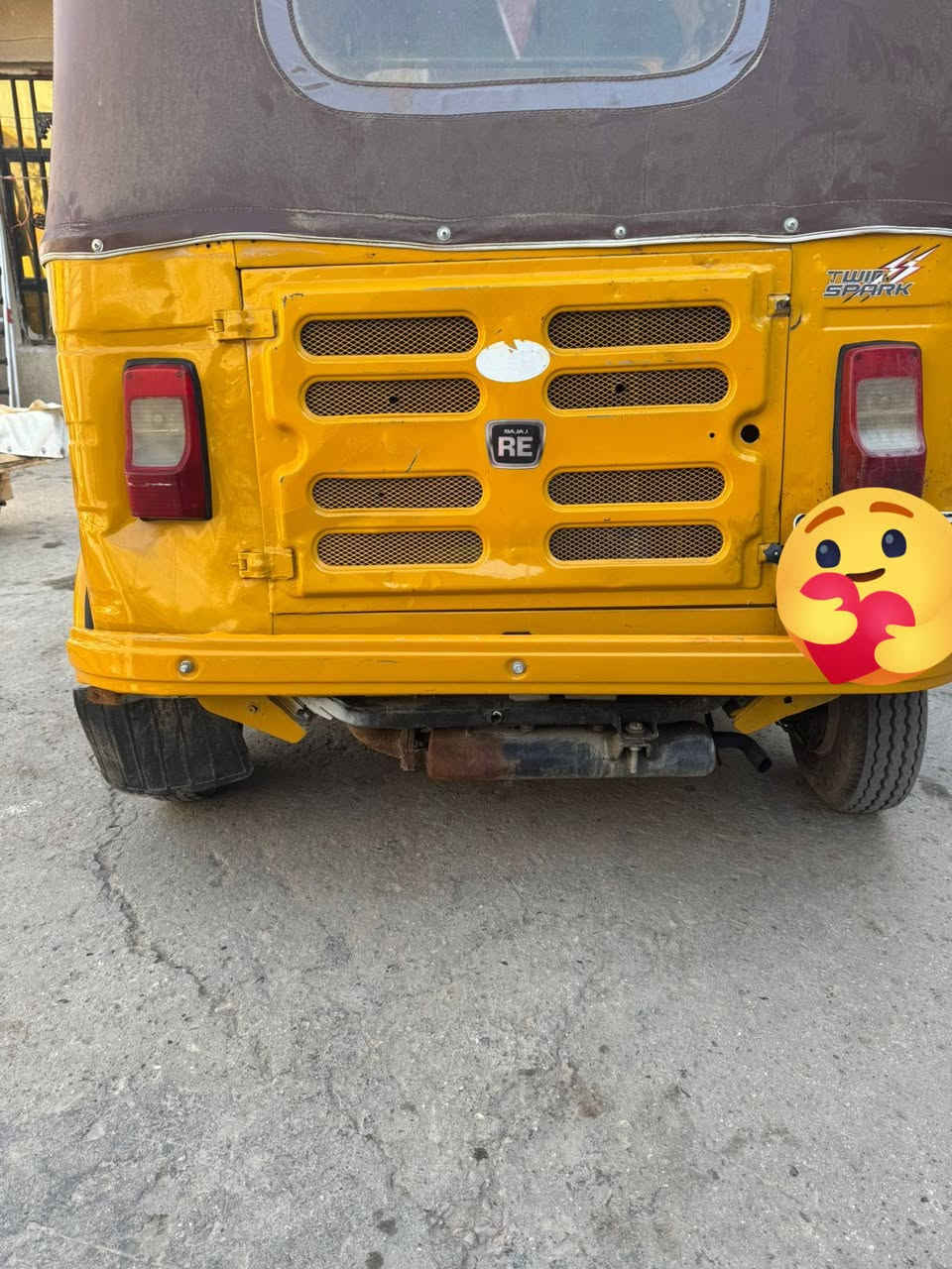 سلام عليكم تكتك البيع مديل 2018شهر 6تكتك رقم وسنويه رقم نكليزي بيه مكينه مال عشرين رقم بغداد ***********اتصل وتدلل
