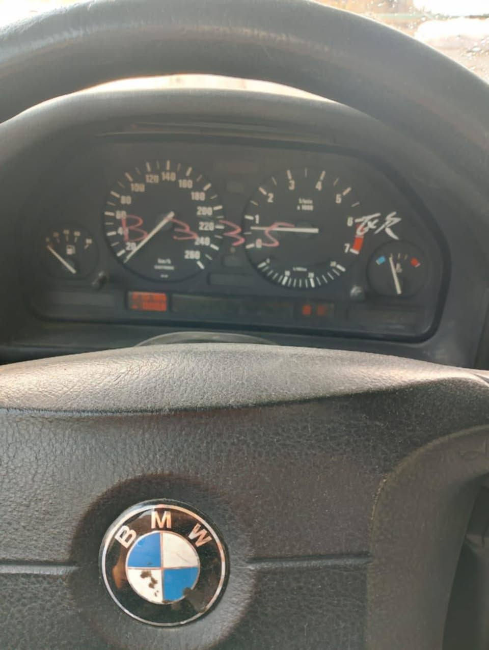 سلام عليكم بي ام للبيع رقم بغداد محرك سته سلندر مفتوح بيع او مراوس حسب القناعه السعر 38مكانه كربلاء الاتصال ***********
