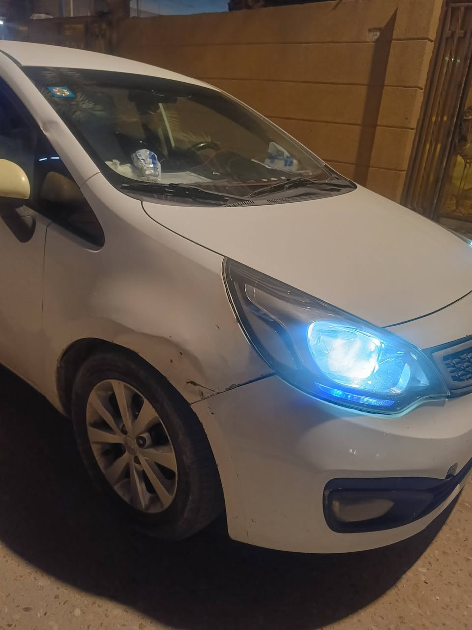 السلام عليكم
كيا ريو 2014 وارد خليجي 
تبريد مكينة كير كفالة 
بيها ضربة بالجاملغ الايمن والايسر مثل ما موضح بالصور
ومابيها ولا قطرة صبغ 
محرك 1600
سنوية بأسمي تحويل ثانيوم
السعر 83 وبيها مجال قليل 
واتساب ***********
