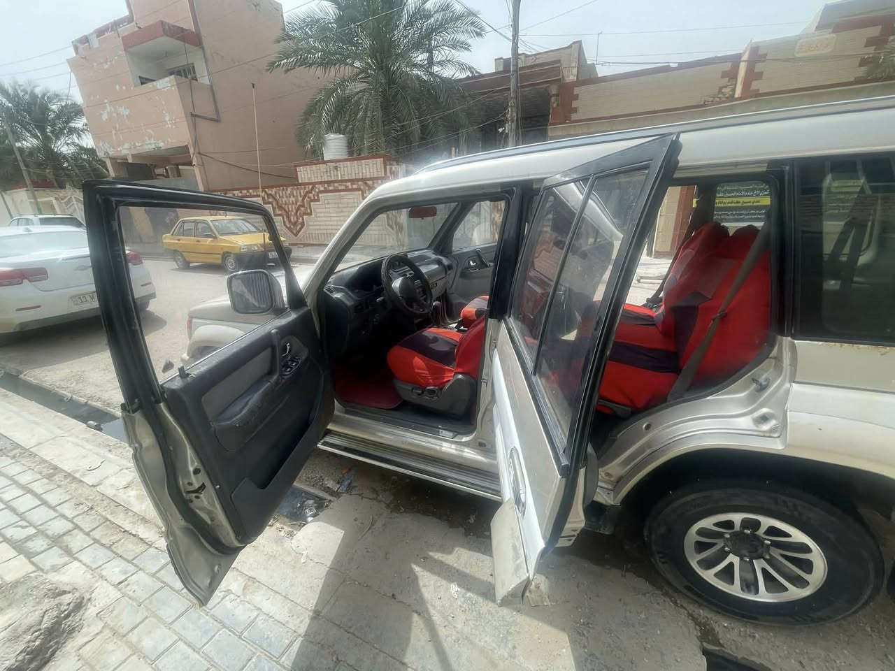 باجيرو مديل 2000 محرك وكير شرط كشره شوفت عينك السياره مامصبوغه شاصي اكسن كاردن  كله نضيف رقم نجف (مشروع وطني)مداور شوكت مايعجبك بسمنه السعر 55 وبيه مجال *********** رقم صاحب السيارة
