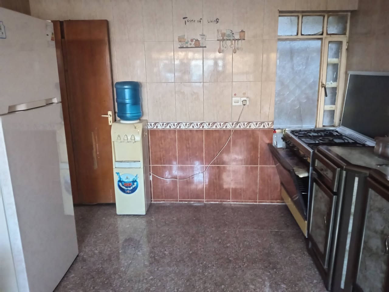 بيت للبيع 150م يتكون من 4غرف نوم واستقبال وصاله ومطبخ وصحيات عدد 2 وكراج سيارات عدد 2 ويحتوي على تشجير خلف البيت للتواصل الاتصال بالرقم ***********متوفر واتساب فقط
