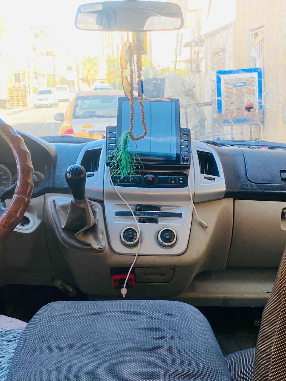 سياره جنبي  مديل2014رقم انكليزي  السنويه جديده امصفره غرامات  كير ومكينه خير من الله الرقم ***********
