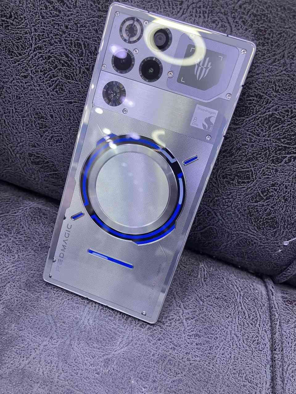 ريد ماجك 11 برو 😎
ذاكرة 512 النسخه العالمه 
الجهاز جديد مابي شخط 
كامل ملحقات 
كفر + شاحنة 🔌 
العنوان : بغداد / الزعفرانية 
الرقم : ***********
