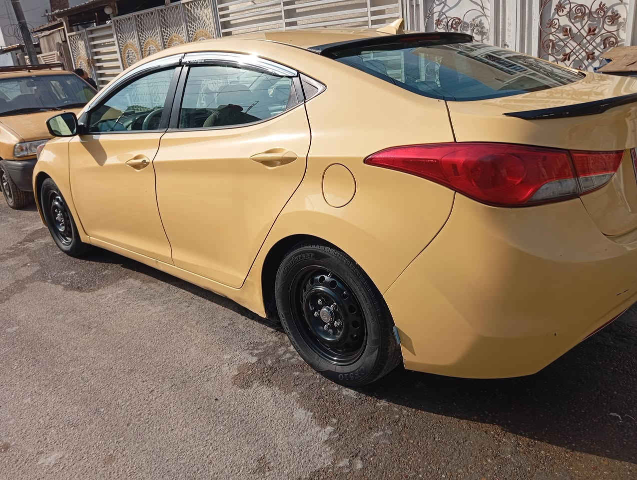 السلام عليكم النترا مضلع موديل ٢٠١٣ وارد امريكي محرك ١٨٠٠ دوش رقم بغداد باسمي حادثها  جاملغ امامي الأيمن السعر ١٠٠ وبيها مجال مكان السيارة البياع للاستفسار الاتصال ***********
