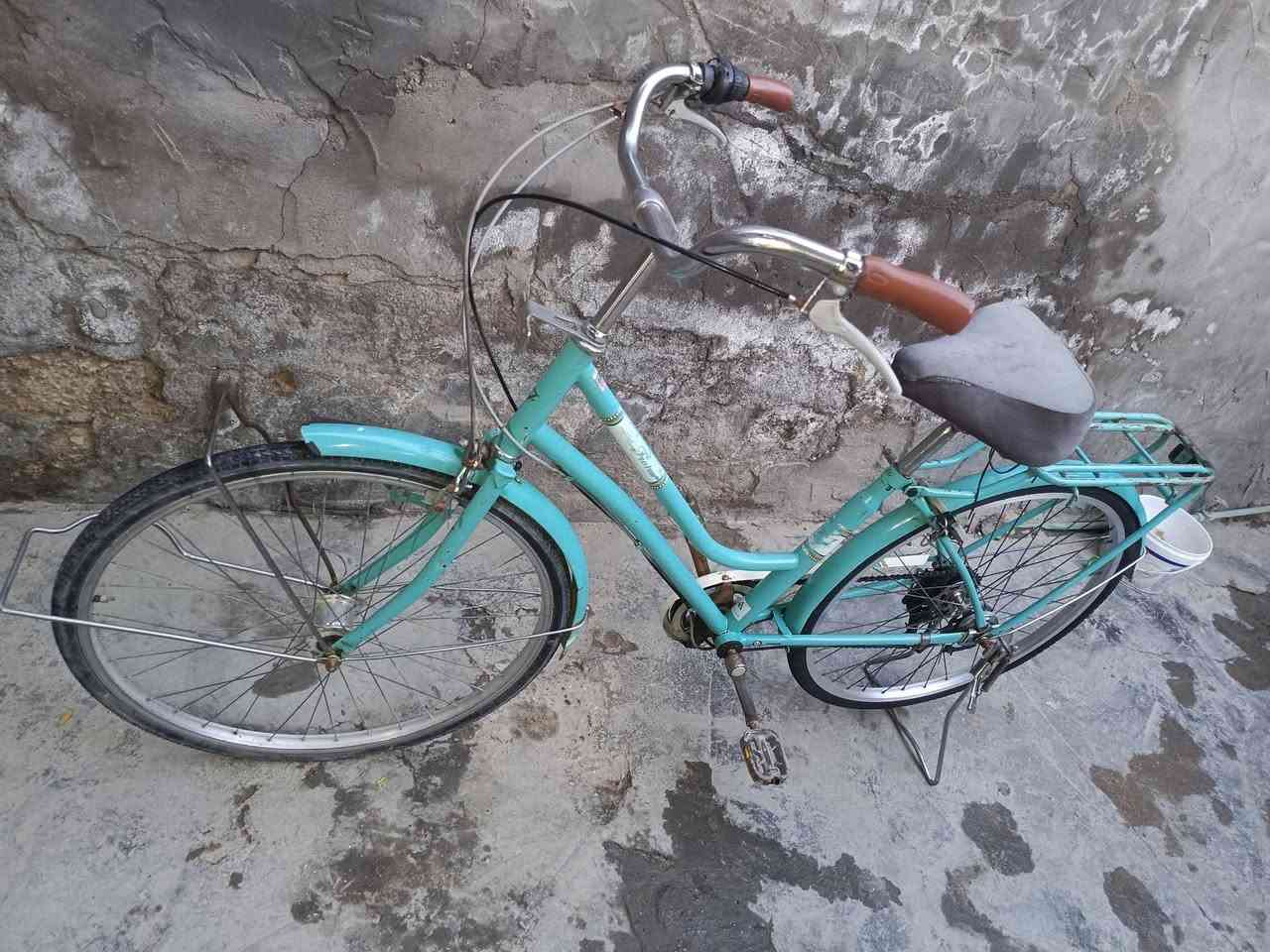 السلام عليكم باسكل لبيع بناتي حجمه 26الباسكل يوجد في حساس وتقرب الباسكل كامل مكمل ه125وبيه مجال العنوان بابل ناحية الكفل رقم الهاتف ***********
