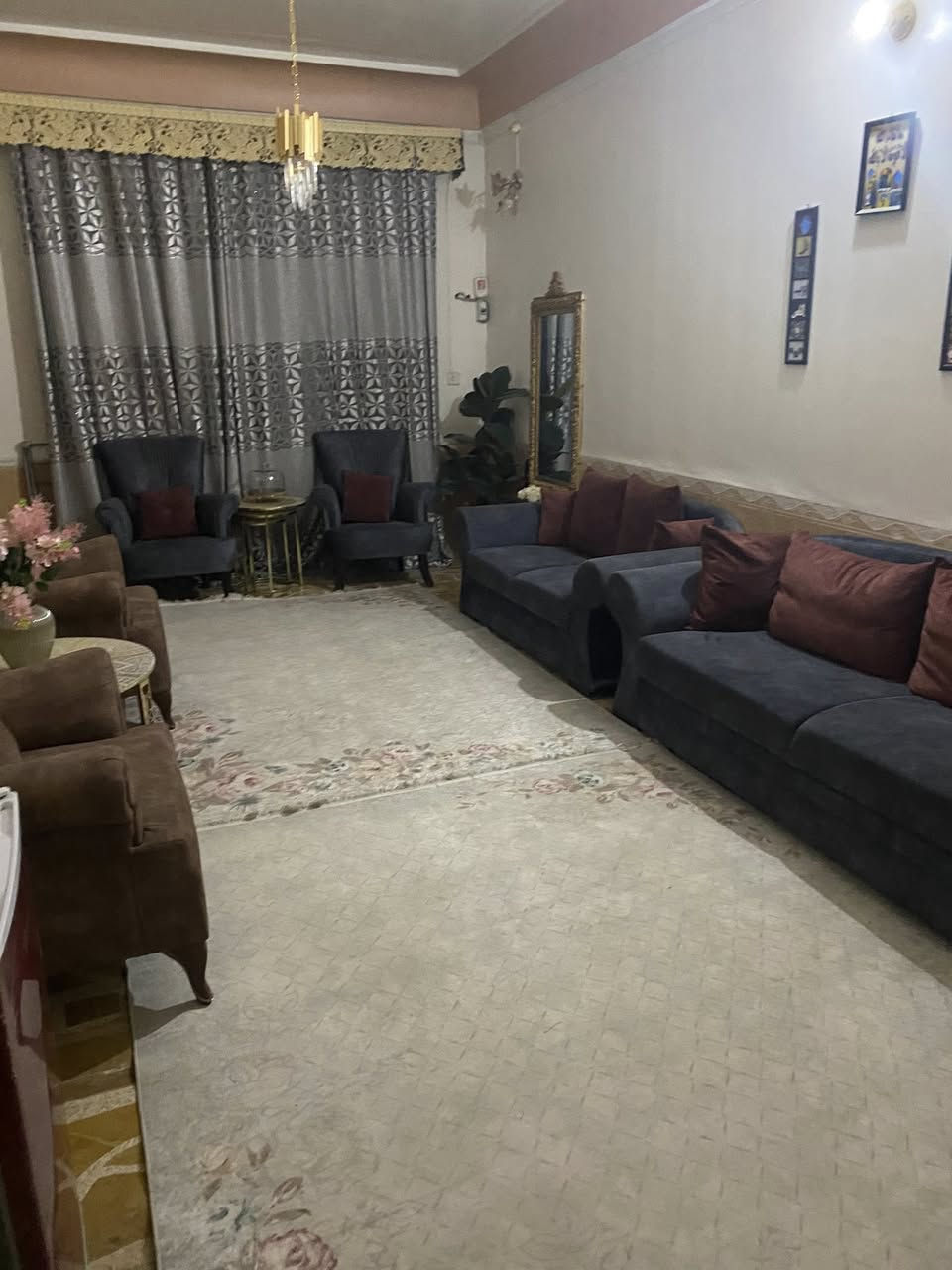 بيت في المناذره حي الجمعيه طابوا صرف ٢٠٠ م  يحتوي على ٤ غرف نوم ومطبخ وصاله واستقبال  وحمام عدد ٢ واحد خارجي وواحد داخلي يباع مع اثاث الاستقبال والمطبخ  ومخزن جوه الدرج.. المطبخ يحتوي على كاونتر ٨ متر hdf  البيت بناء ٢٠٠٩  شيلمان.. لمعرفة السعر مراسلة الخاص


**إذا كنت صاحب هذا الإعلان وتريد حذفه لأي سبب، رجاءا أرسل رسالة إلى الدعم الفني**