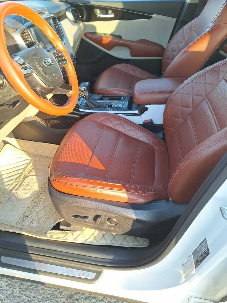 السلام عليكم اخواني الاعزاء  سياره سورنتو 2019 فول مواصفات عدى بانوراما6 سلندر 7 راكب 3 قطع تبريد مكفوله كفاله عامه الرقم بغداد الجديدسنويه وهزه جديده العنوان بغداد مكلف بلنشر رقم صاحب السيارة ***********
