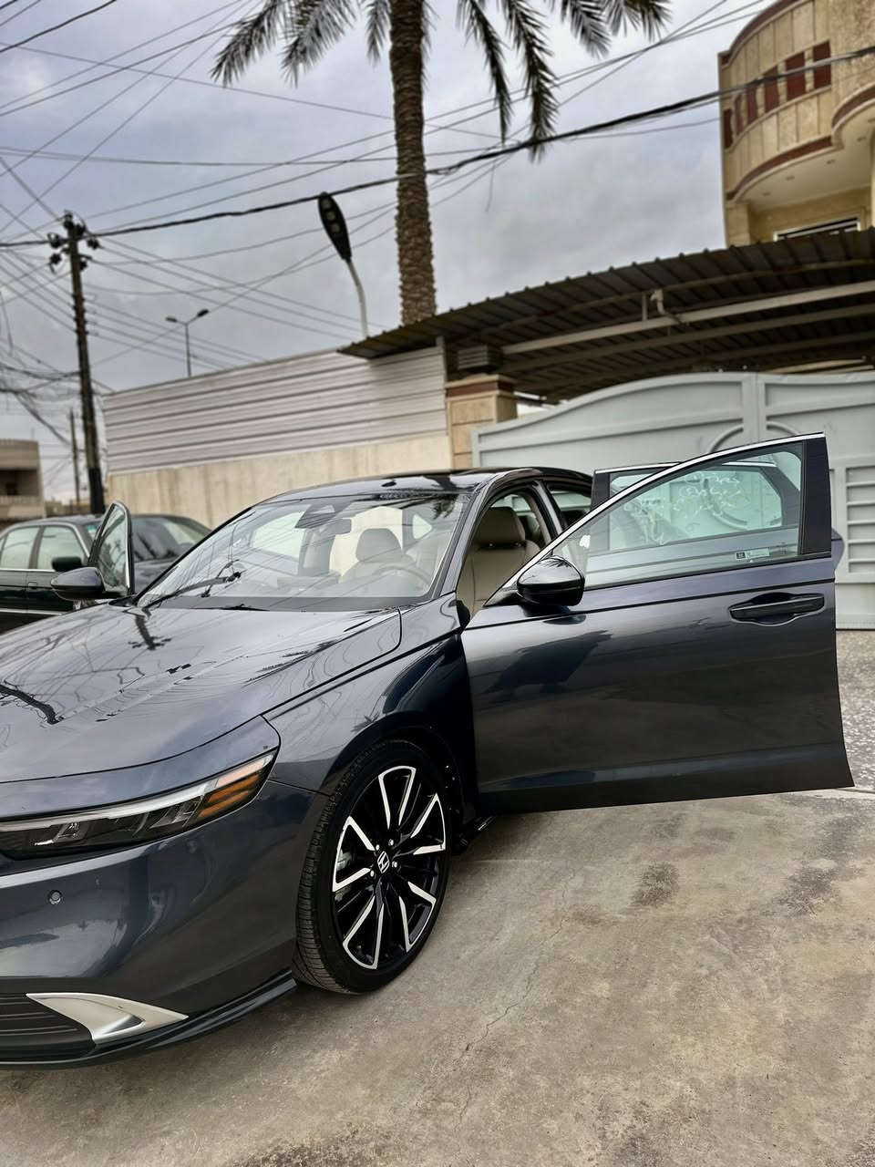 السلام عليكم
هوندا اكورد2024 تورنك

 اعلى فئه

السيارة ماشية11/م/

• مكينة 2000 هايبرد تنفس طبيعي

المواصفات ✨

•تشغيل عن بعد تقفل الجام والسلايت وايضا تفتح عن طريق بصمة اليد

• شفتات ستيرن 

• شاشة كبيرة

•كشنات جلد

•فتحة سقف 

• كاميرا خلفية    

• رادارات 

حساسات 360 درجة

• مانع تصادم

• محدد مسار 

• تصحيح مسار

•بصمه تشغيل ابواب 

• مثبت سرعة

• مانع انزلاق

• دخول ذكي 

• إنارة ترحيبية

• هندبريك كهرباء 

• حساسات مطر 

• أوامر صوتية

• 4 أنظمة قيادة

تشغيل عن بعد 

كشن كهرباء 

شفتات ستيرن 

تبريد قطعتين 

خزن ميموري 

كشنات اثنين كهرباء 

  🔰الحادث 🔰

وضح بل منشور بدون شواصي ولغد 

موقع 📍

بغداد حي العامل 

سياره مرقمه بغداد بسمي 

للاستفسار الاتصال

***********
