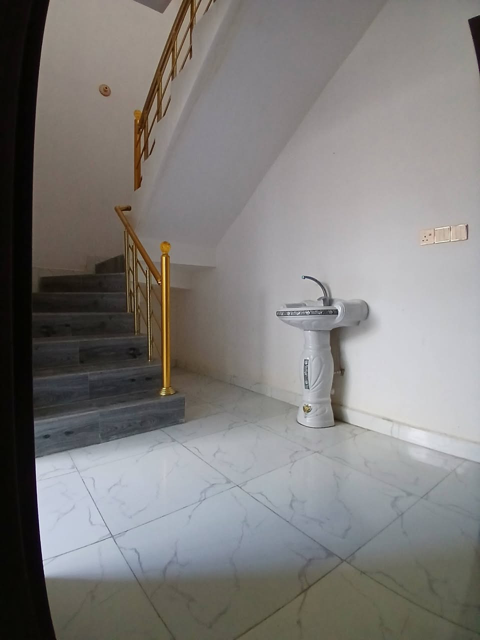 على بركه الله بيت للبيع دوانم المعمل مساحه ٧٣ متر طابقين البيت مربع يتكون ٢غرف نوم قرب جامع تبارك الرحمن للاستفسار اكثر اتصل على *********** او مراجعة مكتب زمزم
