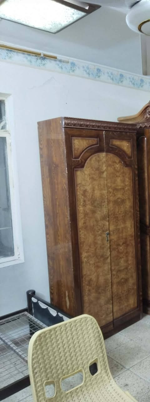 بسم الله الرحمن الرحيم 
غراض نظيفة ب سعر مناسبه 
الجاد يتصل ***********
المكان شارع فلسطين
