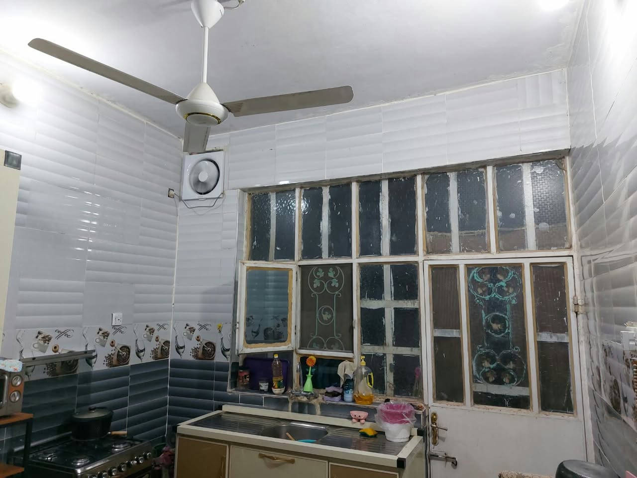 دار للبيع المساحة 100 م2 طابو زراعي طابق واحد
يحتوي على غرفة نوم 5*5 مطبخ 3*3 استقبال 3*5 وصالة وحمام وصحيات كراج ارضية سيراميك البيت ارضيته سيراميك وكذلك جدران المطبخ والحمام البيت بيه سطحين ينبني 3 غرف 
بناء 2015 
الموقع حي صدام قرب اسواق السلام 
السعر  58 مليون وبيه مجال للاستفسار على الرقم ***********
