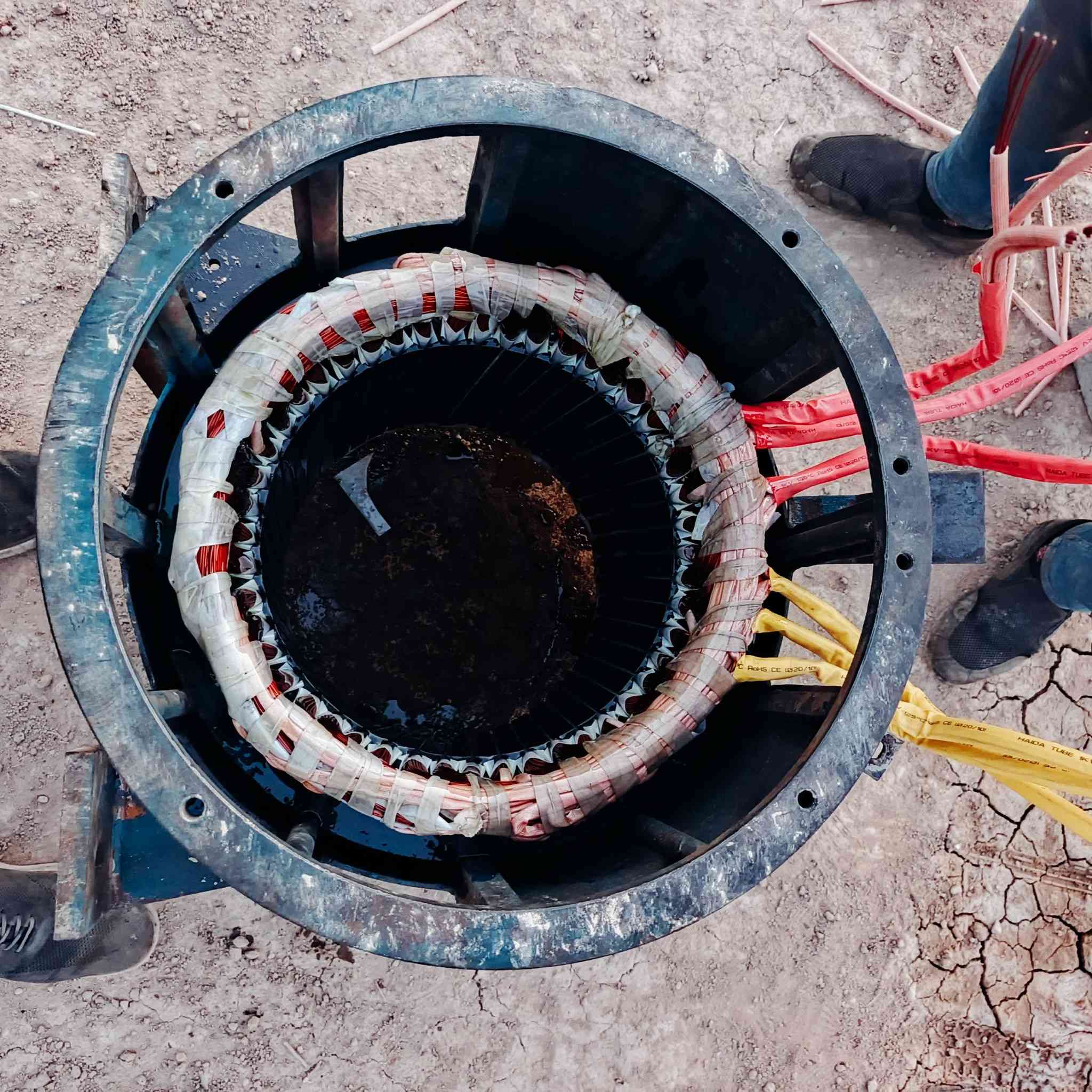 ضمان العمل ستة أشهر 
السلام عليكم لف وصيانه  كافة وجميع احجام روس التوليد موقعيا  والماطورات الكهربائية والغواطس بكافه أحجامها مع ضمان 6 اشهر نور الكهربائي *********** نعمل كافة محافظات ***********
