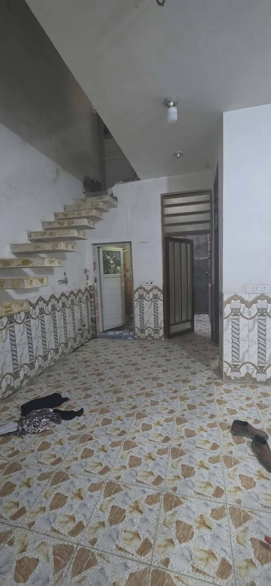 دار للايجار
المساحه 100متر
يحتوي على غرفة نوم هول مطبخ استقبال وصحيات2
العنوان حلة نادر الثانية قرب گولدن چم
***********
*********** حلة, بابل
