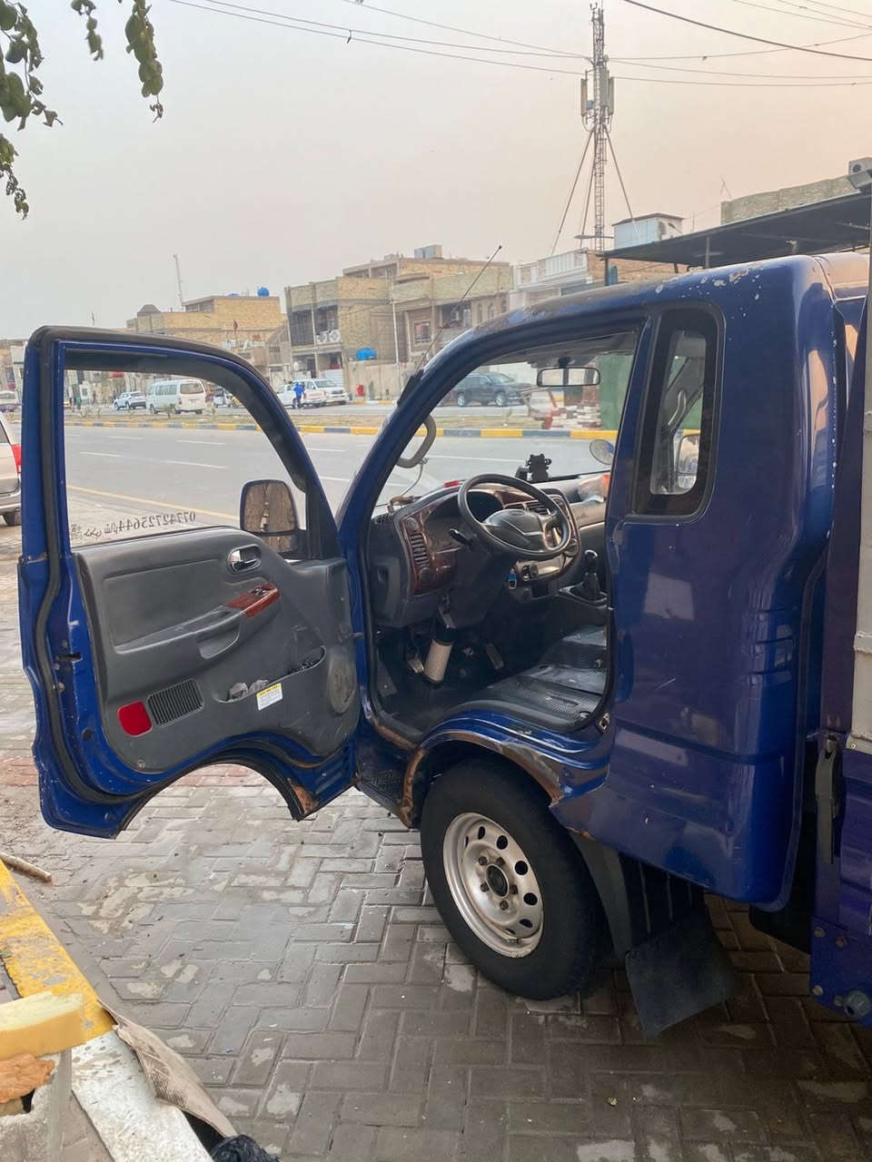 سلام عليكم 
كية بنكو للبيع 
السيارة موديل 2006 
السيارة مكينة وكير وشاصي وكهربائيات كلة كفالة 
السيارة بدون صبغ وضربة بيهة تعمير بل دوسة اليمنة
والهلال فقط السيارة شوف عينك 
السعر 85 وبيها مجال 
مكان مدينة الصدر 
لاستفسار ***********
