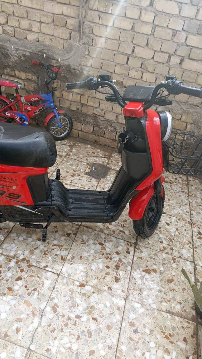 R9-2025
اشتريتة اول ما نزل الـ2025

بطاريات مبدلهن ماصار هواي 

مواصفاتة معروفة 

يمشيك بشحنة وحدة 26 كيلو واكو جوة صورة تثبت👇👇

اربع سرعات 

نظام الـPark 

يرجع ليورة R

اربع اشاير 

خمسة بطاريات v32

السعر 400 وبي مجال اذا شراي 

كربلاء 
‎0780 753 1739
