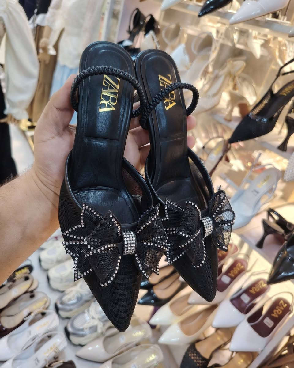 حذاء زارة كوالتي جدا راقي ارتفاع 5سم
قياسات من 37الى 40 متوفر بخمس الوان كما موضح بالصور
عنوان المحل ديالى المقدادية حي المعلمين شارع المخضر مجمع العزاوي مقابل أزياء
يوجد توصيل
واتساب ***********
