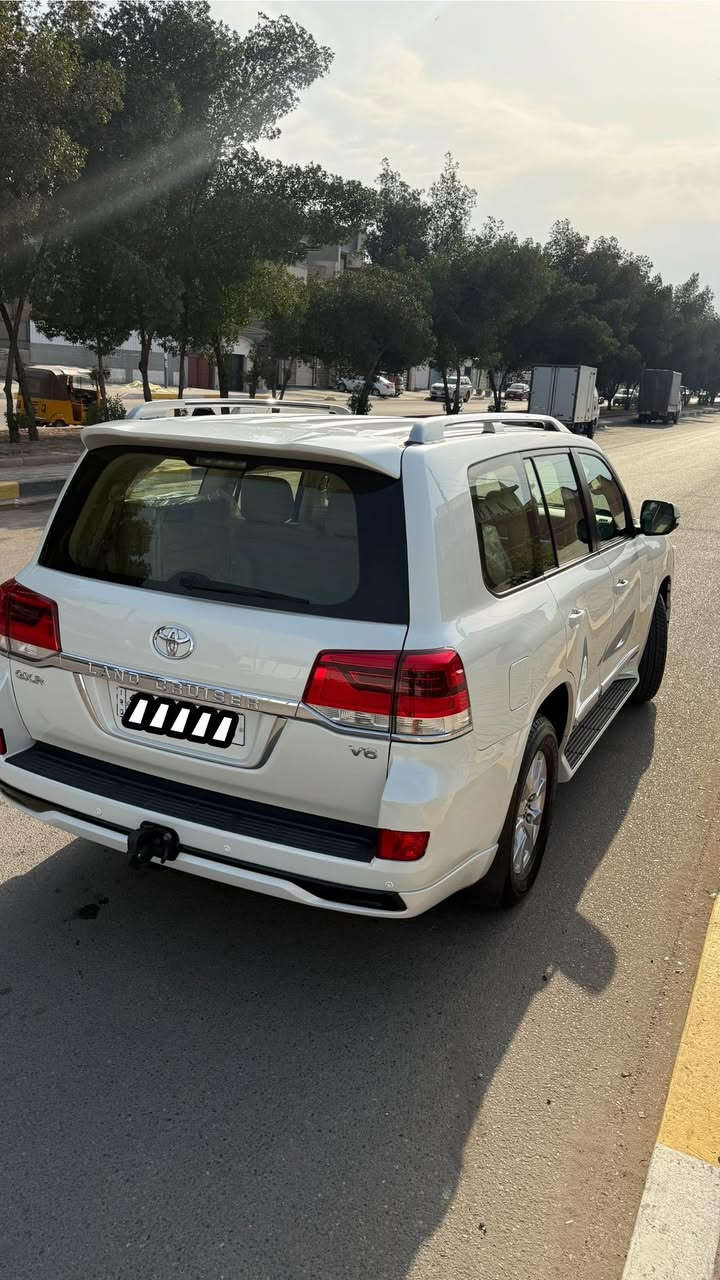 السلام عليكم تويوتا لاندكروز  GXR
بريم اصليه موديل 2016. 
ااسياره مكفوله  مكينه وكير وحداديه ومن الصبغ والضربه 
بيه فقط رصعتين وبارد  على كد اصبعين مامبين فقط بل سونار ايبين 
سي
سياره كامله كل نقص مابيه فقط تحول بسمك وادير بانزين وين ميعجبك روح بيه 

رقم بغداد ب اسمي تحويل ثاني يوم 
السياره فول مواصفات
 ومعروفه مواصفات البريم 

 
مكانه شارع فلسطين 
***********
