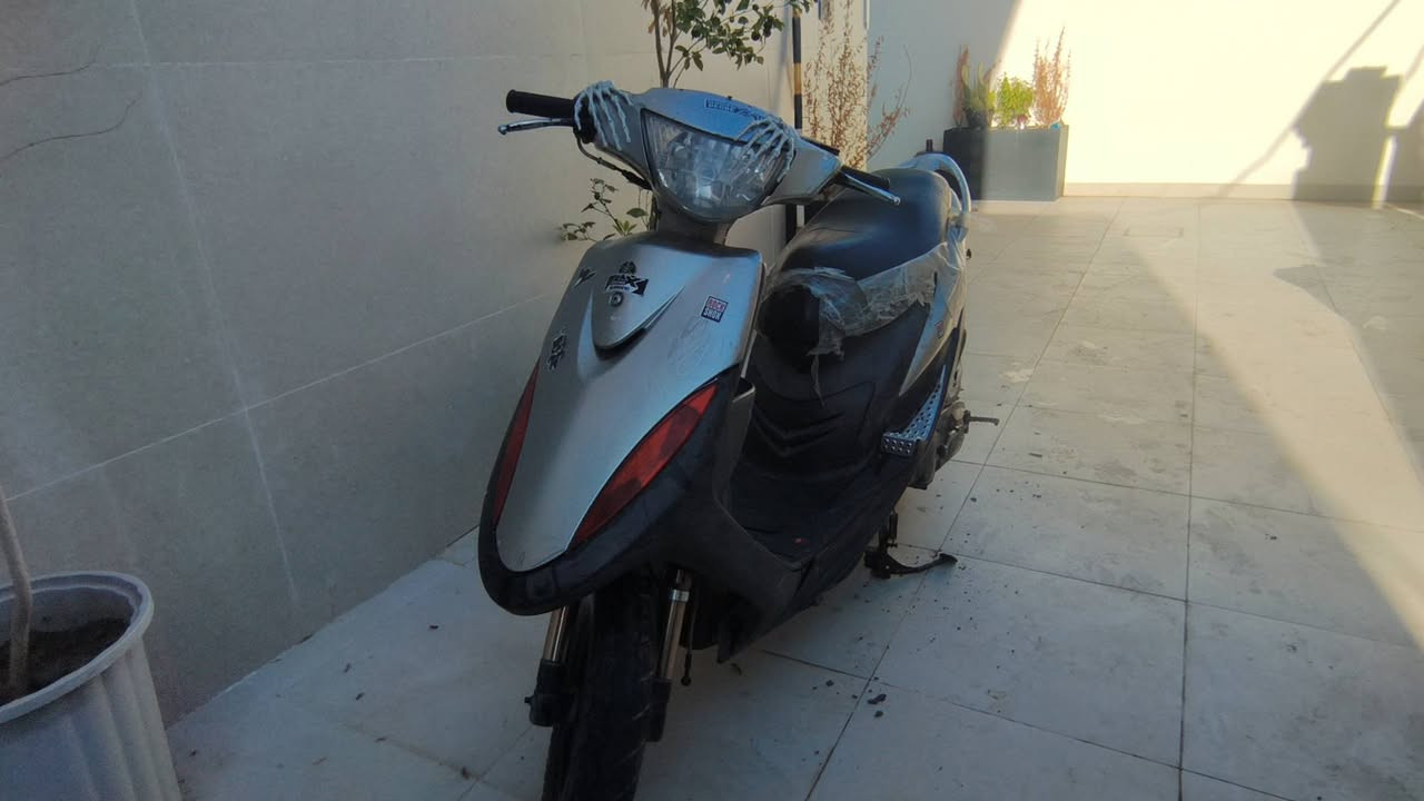 للبيع ماكس عدله بوشه 55 بلادي عليهه صالنصه fm الدراجه بيهه نواقص نواعم مثل بكلايت وكلوب وهورن الدراجه شغاله هندر  مثل ما تشوف بالفديو  وبيه شلعه تشك الكاع المكان كربلاء طويريج السعر 550 وبيه مجال للأستفسار خاص او عالرقم ***********
