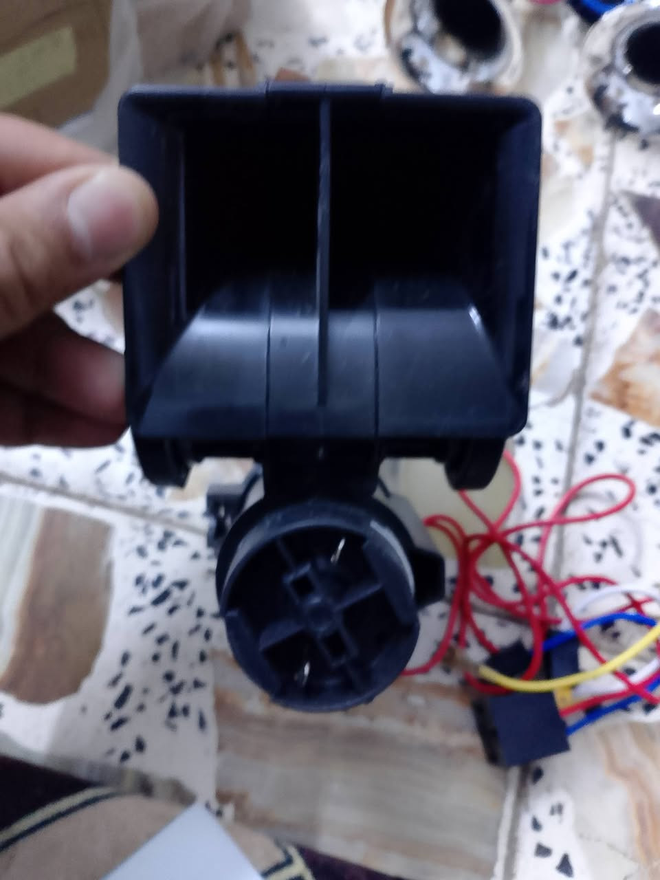 هذا الصندوق يحتوي على بوق ضاغط هواء مزدوج النغمات (Compact Twin Tone Air Horn)، وهو مصمم لإصدار صوت تنبيه عالٍ للمركبات [1].
يعمل هذا البوق بنظام كهرو-هوائي لضغط الهواء وإصدار الصوت [1].

تصميمه المدمج (Compact) يسهل تركيبه في أماكن ضيقة داخل المركبة.

هذا الصندوق يحتوي على بوق ضاغط هواء مزدوج النغمات (Compact Twin Tone Air Horn)، وهو مصمم لإصدار صوت تنبيه عالٍ للمركبات [1]. الي يريده ينطني سعر


**إذا كنت صاحب هذا الإعلان وتريد حذفه لأي سبب، رجاءا أرسل رسالة إلى الدعم الفني**